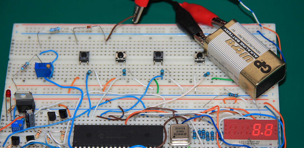 Simple Digital Voltmeter Featured Image