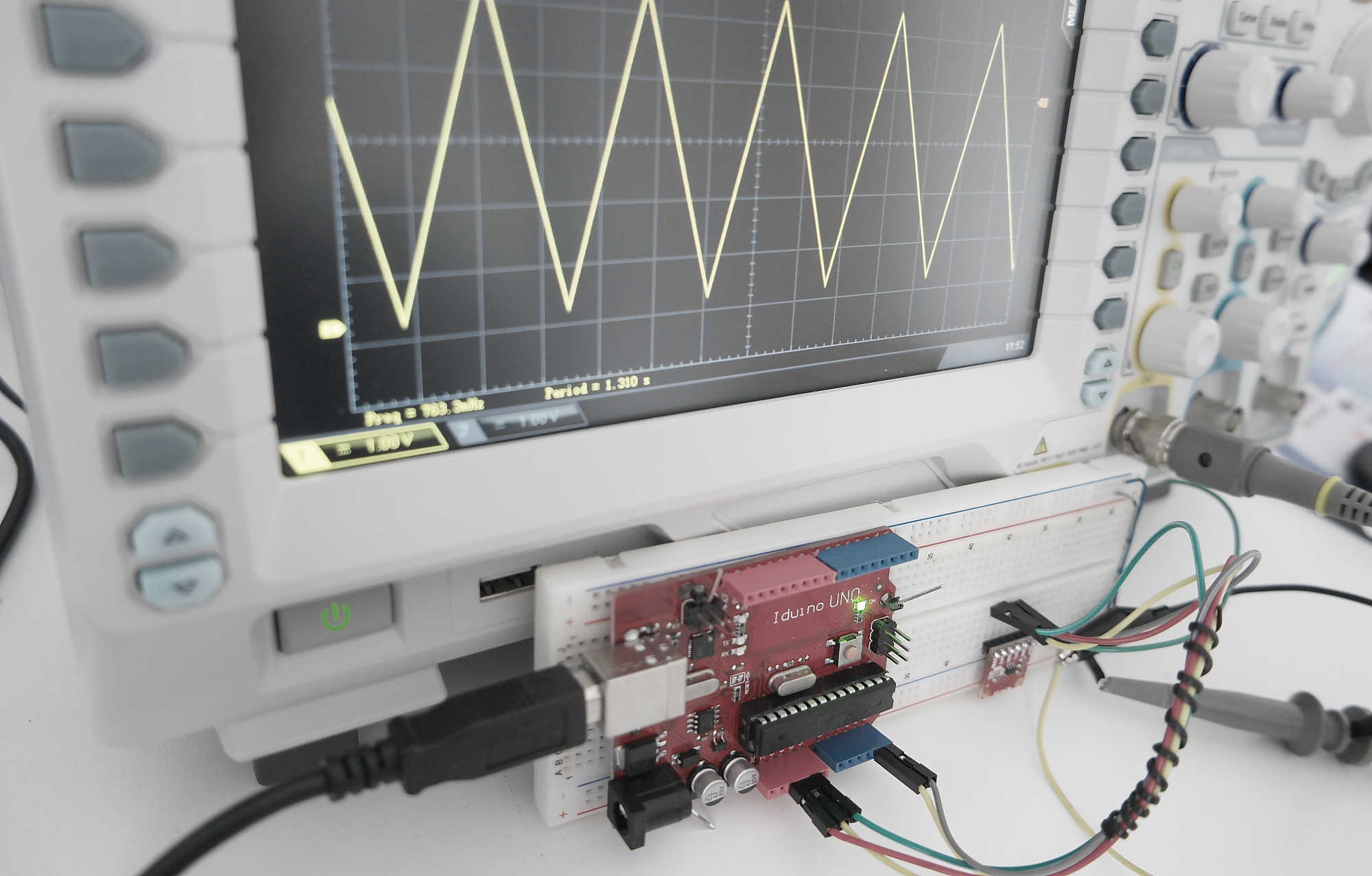 Interfacing-MCP4725-DAC-with-Arduino-Featured-Image